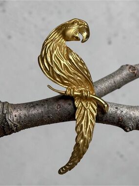 JJ Gold Tone Parrot Brooch Pin For Women Vintage Tropical Bird Jewelry